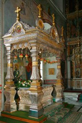 Рака с мощами свт. Трифона Вятского.