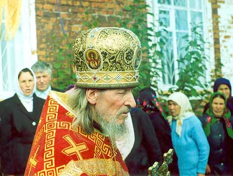Человек, Божьим промыслом предназначенный для того, чтобы «поднять» эту церковь, – батюшка Иоанн Барсуков.